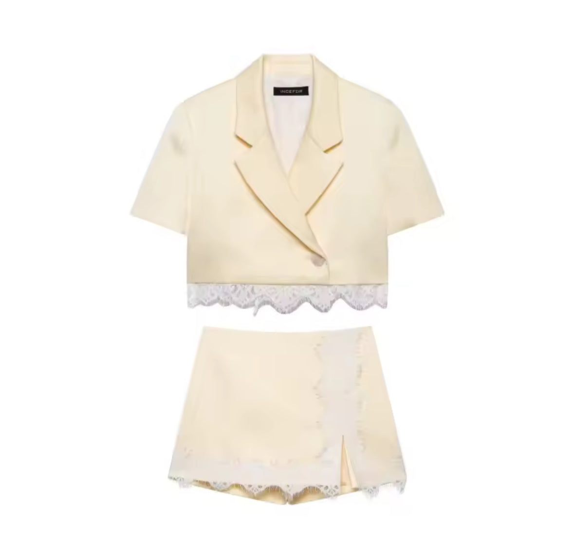 Ensemble Blazer Crème & Mini-Jupe Dentelle